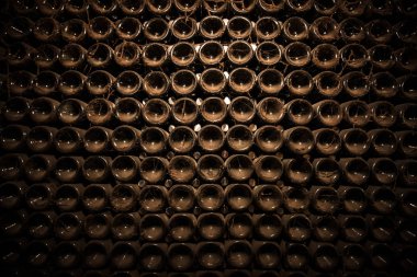 Yeraltı şarap mahzeni