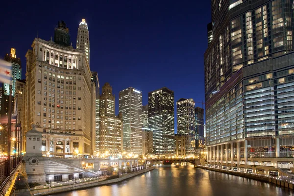 Chicago river za soumraku — Stock fotografie