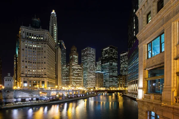 Río Chicago al anochecer — Foto de Stock