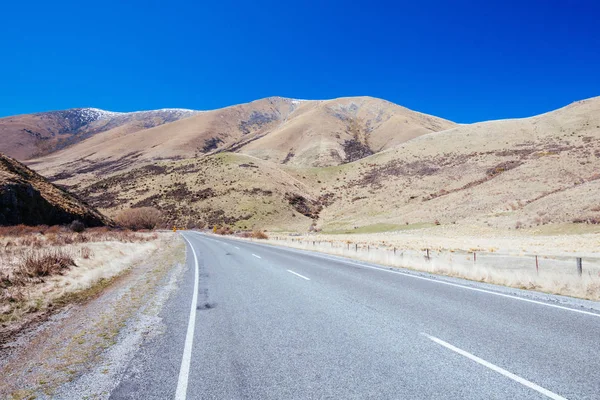 Lindis Pass en un día soleado en Nueva Zelanda —  Fotos de Stock