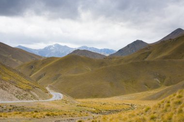 Lindis Pass Yeni Zelanda'da Fırtınalı Bir Günde