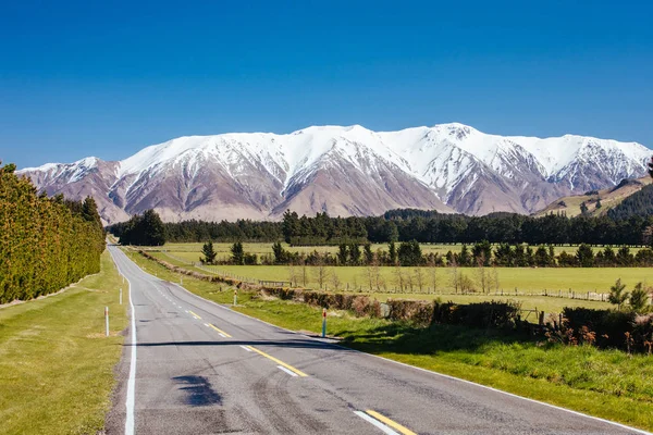 Mt Hutt View em um dia ensolarado na Nova Zelândia — Fotografia de Stock