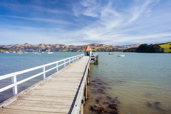 Akaroa İskelesi Yeni Zelanda'da Güneşli Bir Günde — Stok fotoğraf