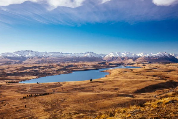 Η λίμνη της λίμνης Tekapo σε μια ηλιόλουστη μέρα στη Νέα Ζηλανδία — Φωτογραφία Αρχείου