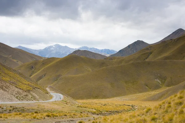 Passo Lindis in una giornata tempestosa in Nuova Zelanda — Foto Stock