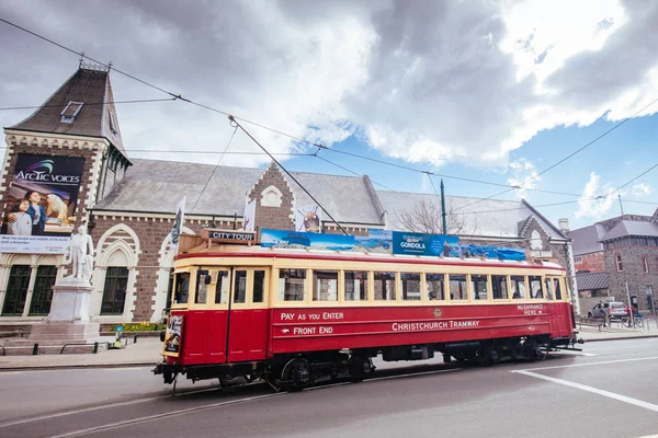 Weihnachtsstraßenbahn an einem sonnigen Tag in Neuseeland — Stockfoto