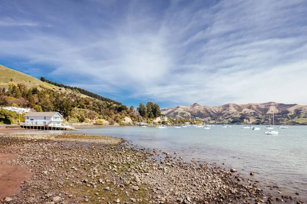 Akaroa Waterfront στη Νέα Ζηλανδία την άνοιξη — Φωτογραφία Αρχείου