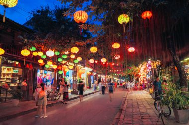 Vietnam 'da hava karardıktan sonra Hoi An Sokakları
