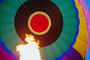 Avustralya 'da Sıcak Hava Balonu Şişiyor