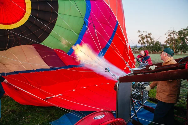 Hőlégballon felfújása Ausztráliában — Stock Fotó