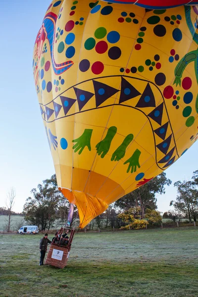 Hot Air Balloon Inflating in Australia — Stock Photo, Image