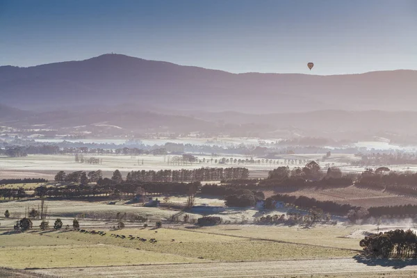 Hot Air Balloon at Sunrise i Australia – stockfoto