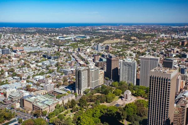 ハイドパークに向かって東を見るシドニーの空中風景 — ストック写真