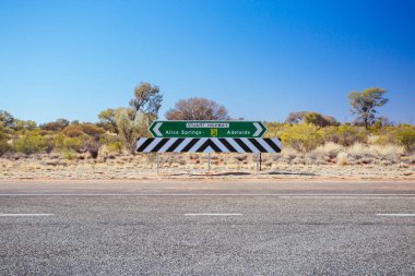 Avustralya 'nın dışındaki Uluru Yolu İşareti