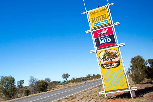 Erldunda-Wegweiser im australischen Outback — Stockfoto