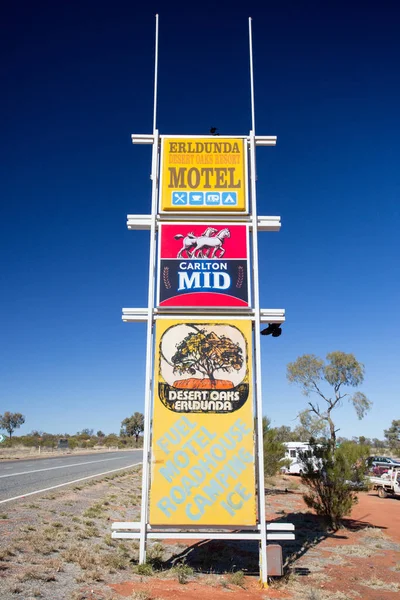 Erldunda-Wegweiser im australischen Outback — Stockfoto