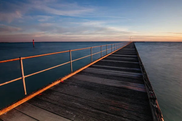 Muelle del Centeno al amanecer en Australia — Foto de Stock