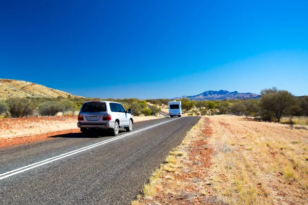 Driving toward Mt Zeil in the West MacDonnell Ranges — Stock Photo, Image