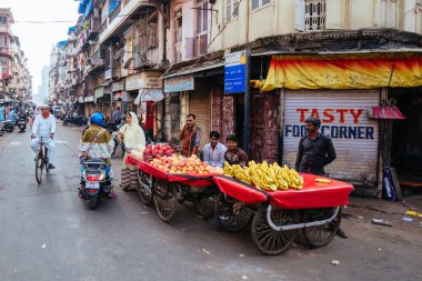 Mumbai 'deki Chor Bazaar Hindistan