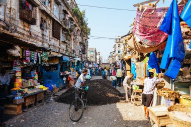Mumbai 'deki Chor Bazaar Hindistan