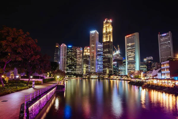 Singapur CBD Skyline por la noche — Foto de Stock