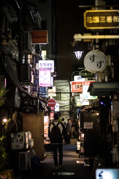 Shinjuku Golden Gai Laneway in Tokio Japan — Stockfoto
