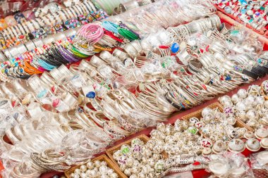 Endonezya 'da Sergilenen Mücevherler