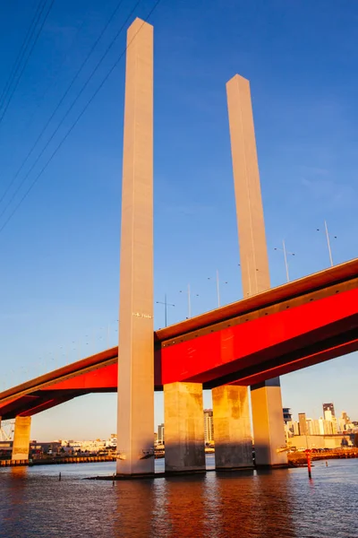 Bolte Bridge bij Dusk in Melbourne — Stockfoto