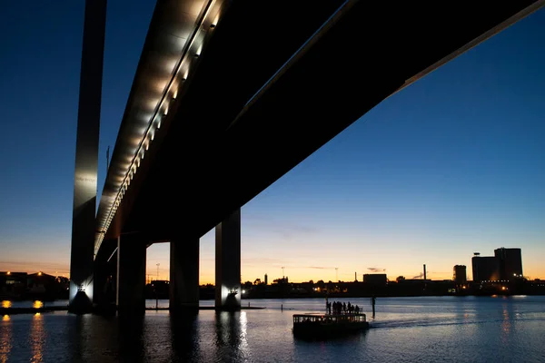 Bolte Bridge bij Dusk in Melbourne Australië — Stockfoto