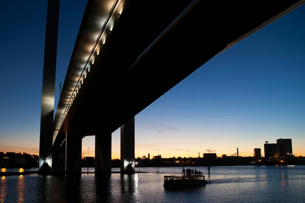 Boltebron vid skymningen i Melbourne Australien — Stockfoto