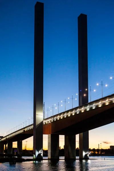 Boltebron vid skymningen i Melbourne Australien — Stockfoto