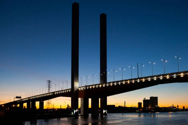 Bolte Bridge al anochecer en Melbourne Australia —  Fotos de Stock