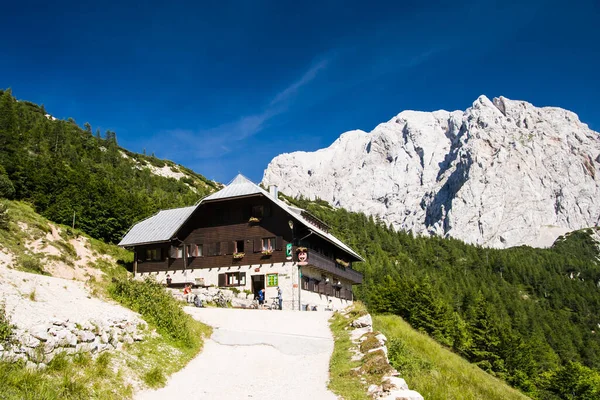 Ticar Lodge sul Passo Vrsic in Slovenia — Foto Stock