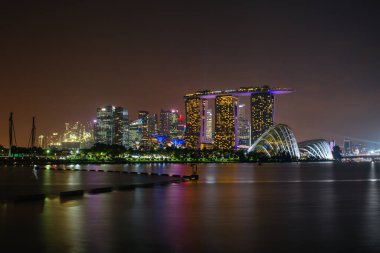 Singapur Skyline Gece Görünümü