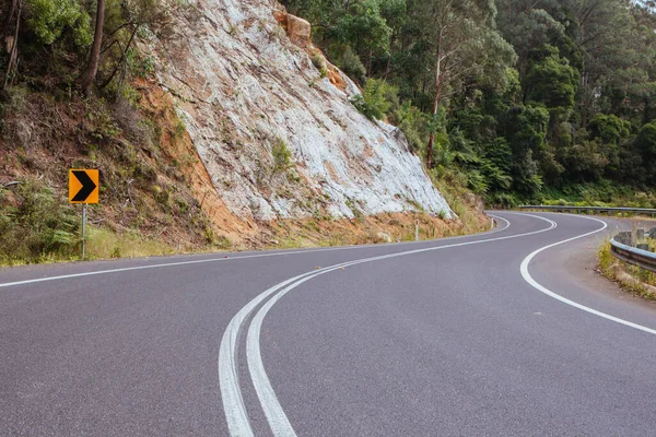 Route australienne sinueuse près de Bega — Photo