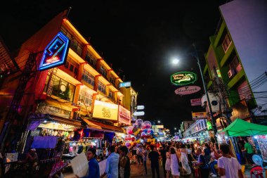 Bangkok Tayland 'daki Khao San Yolu.