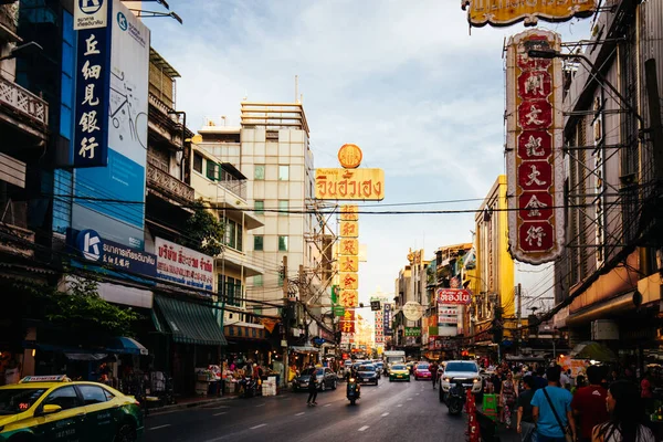 Yaowarat Road in Bangkok Thailand — Stockfoto