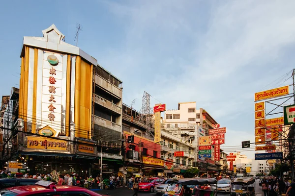 Yaowarat Road в Бангкоке Таиланд — стоковое фото