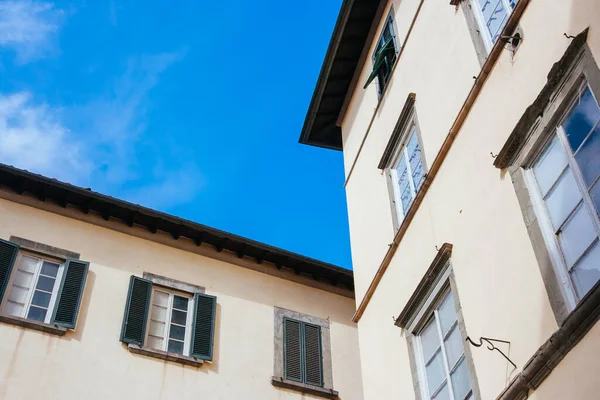 Italiensk arkitektur i Lucca Italien — Stockfoto