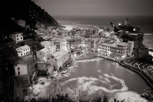 İtalya 'daki Vernazza' ya bak