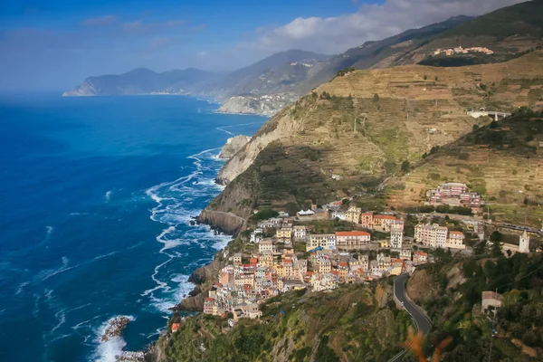 Uitzicht over Riomaggiore in Italië — Stockfoto