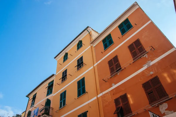 Byggnader i Vernazza i Italien — Stockfoto