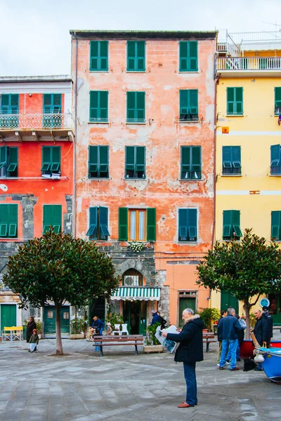 İtalya Vernazza 'da demirli tekneler