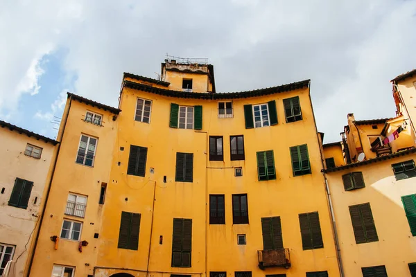 Arquitetura italiana em Lucca Itália — Fotografia de Stock