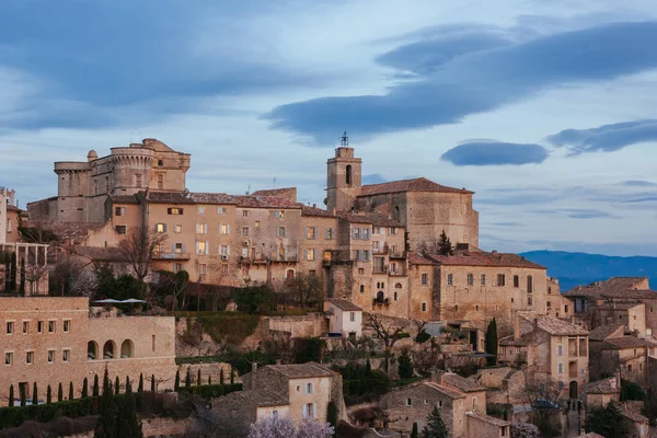 Gordes Provence Fransa 'da alacakaranlık
