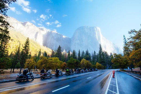 Valle de Yosemite y Meadows en Estados Unidos — Foto de Stock