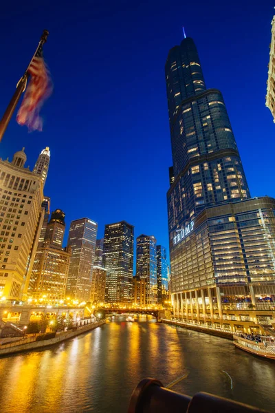 Vista de Chicago River Skyline en Illinois EE.UU. — Foto de Stock