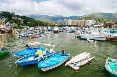 Yeni Bölgelerde liman manzarası Hong Kong