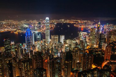 Alacakaranlıkta Hong Kong Skyline