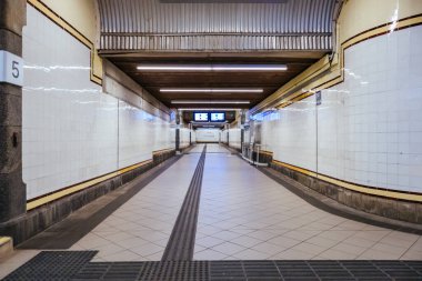 Coronavirüs salgını sırasında Flinders St İstasyonu